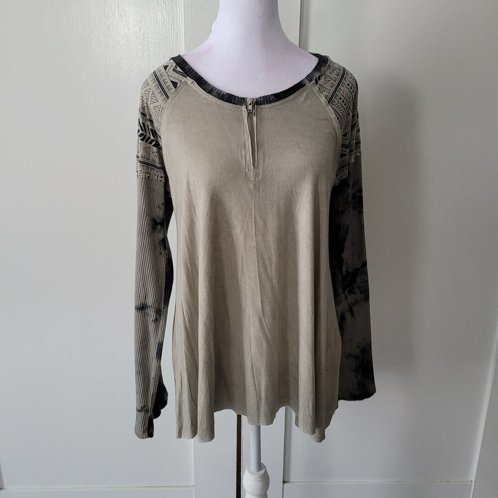 POL Size S Mixed Print Long Sleeve‎ 3/4 Zip Neckline Grey Top Scoop Neck Casual